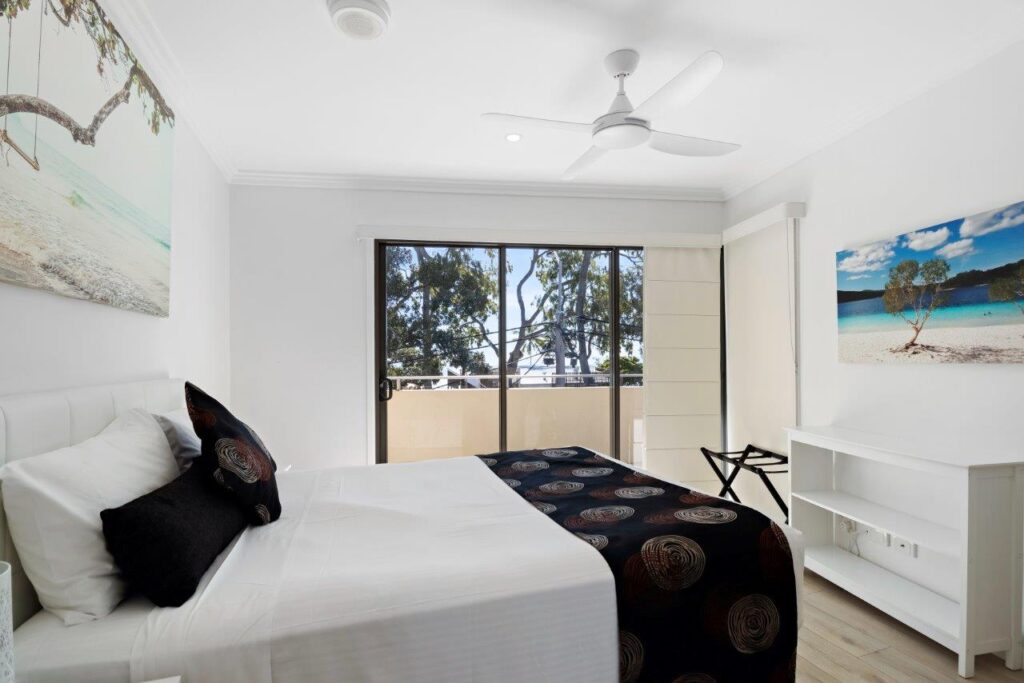 accommodation, book now, scarness, beach, ocean views, one bedroom, two bedroom, studio, hotel room, apartments, pool, sauna, lift, holiday, corporate, hervey bay